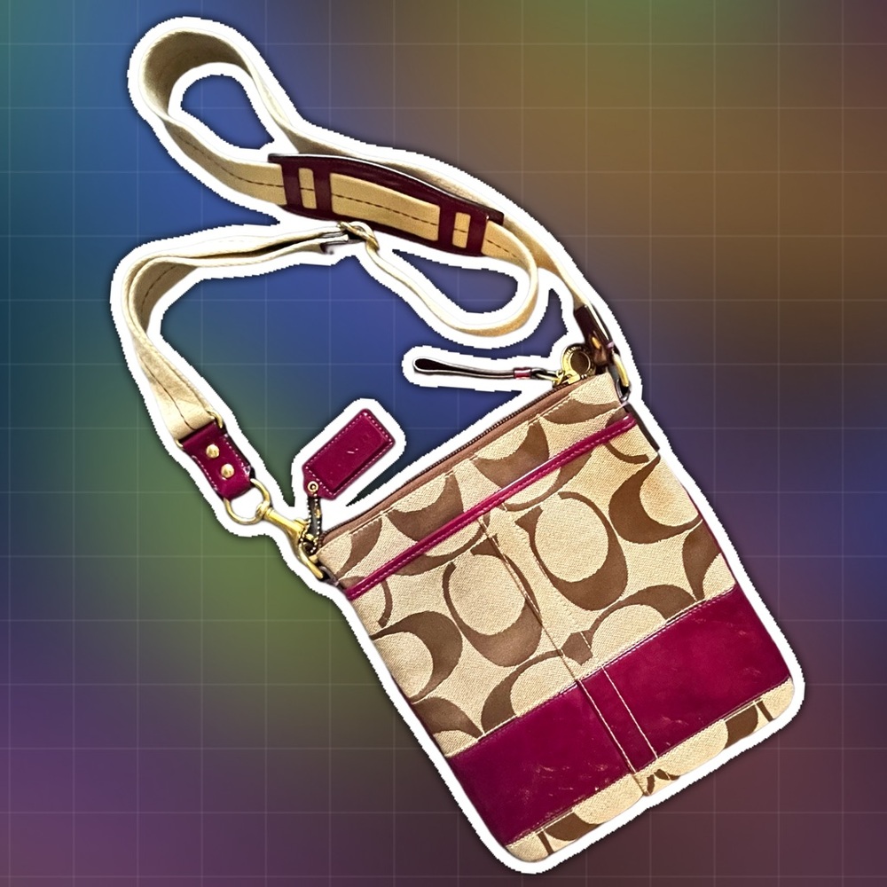 Plum Coach signature crossbody - Picture 3 of 8